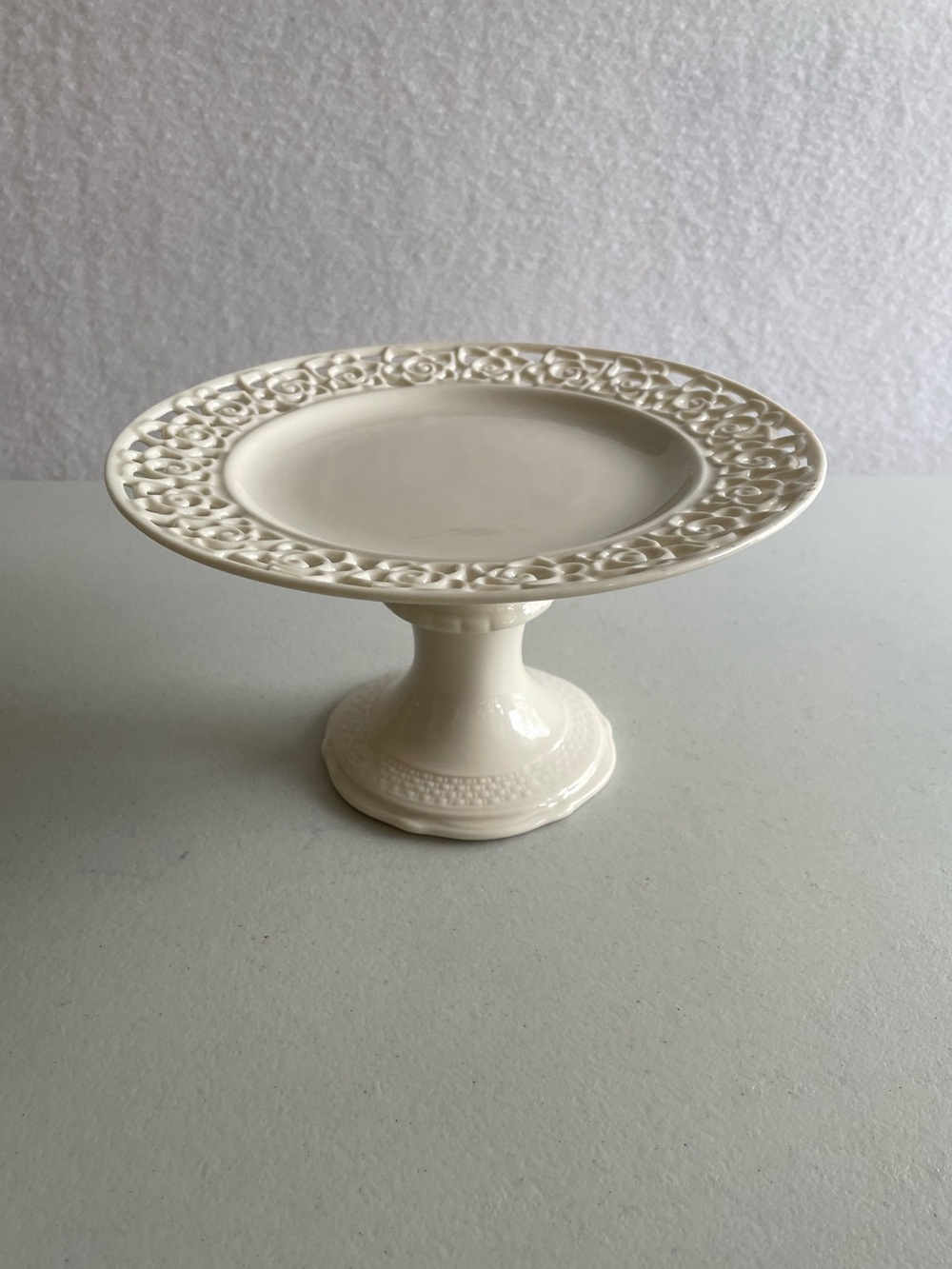 Godinger Cream Lace Pedestal Cake Pastry Stand with embossed pedestal